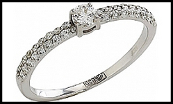 Ювелирное кольцо с бриллиантом